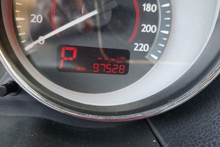 Used Bestune B50 2013 1.6L automatic luxury version Odometer Close Up