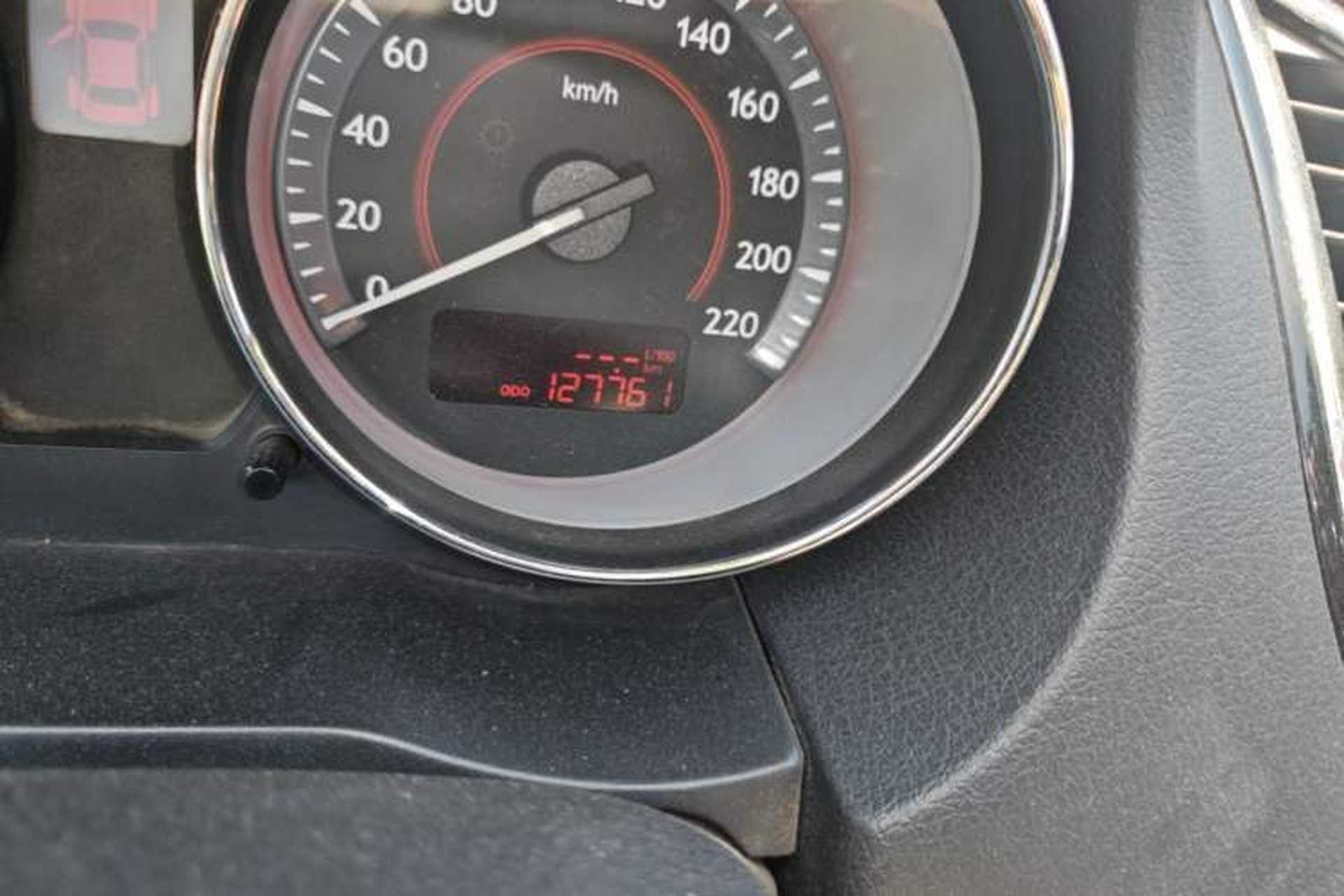 Used Bestune B50 2013 1.6L manual luxury version Odometer Close Up