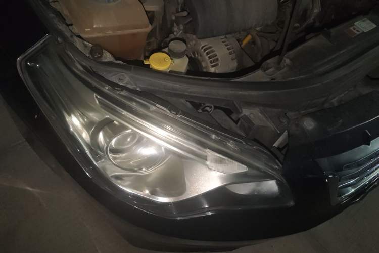 Used Bestune B50 2013 1.6L automatic luxury version Right Front Headlight