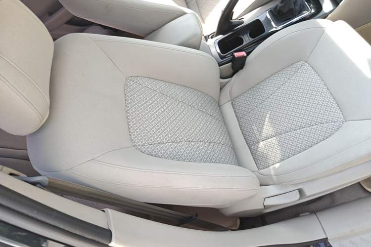 Used Bestune B50 2013 1.6L manual luxury version Right Front Seat