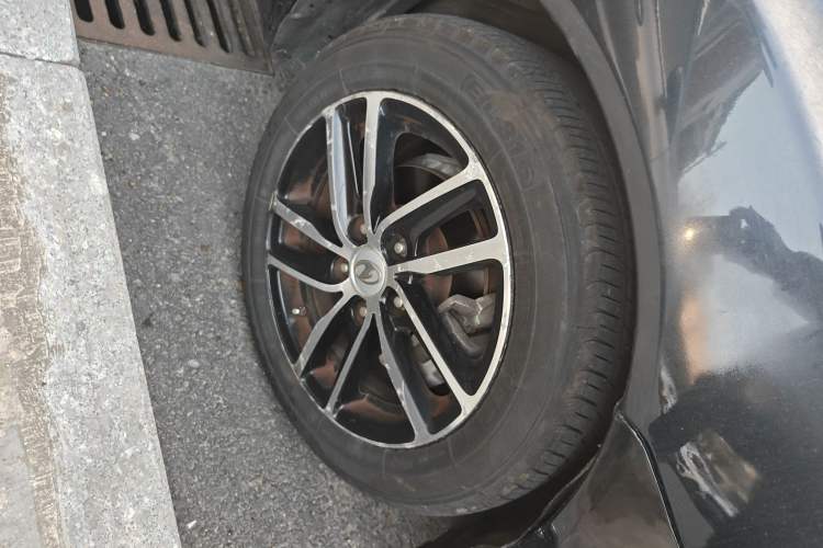 Used Bestune B50 2013 1.8L Automatic Prestige Edition Right Front Wheel Hub