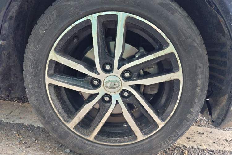 Used Bestune B50 2013 1.6L automatic luxury version Right Front Wheel Hub