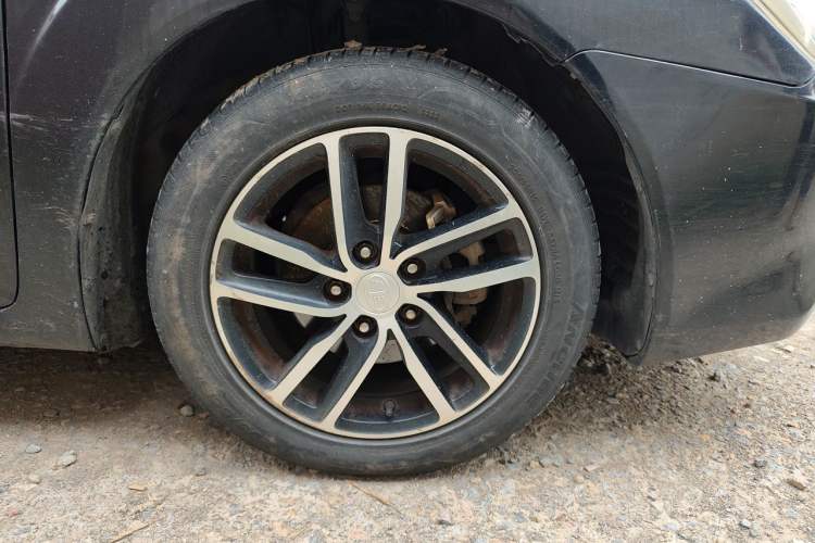 Used Bestune B50 2013 1.6L manual Comfort trim level Right Front Wheel Hub