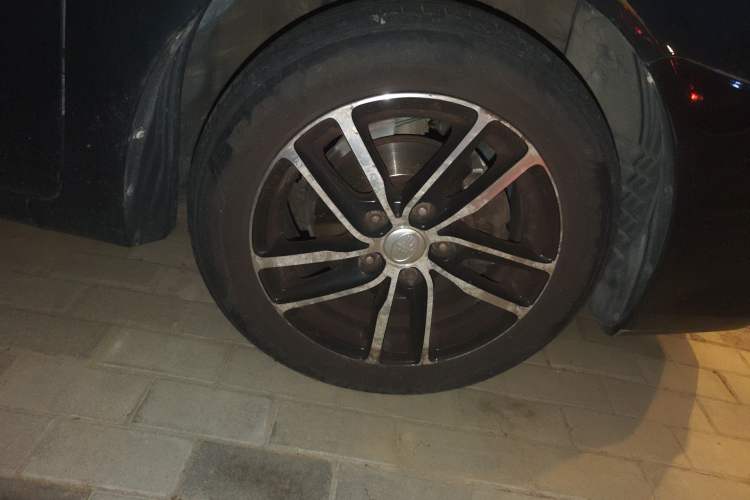 Used Bestune B50 2013 1.6L manual luxury version Right Front Wheel Hub