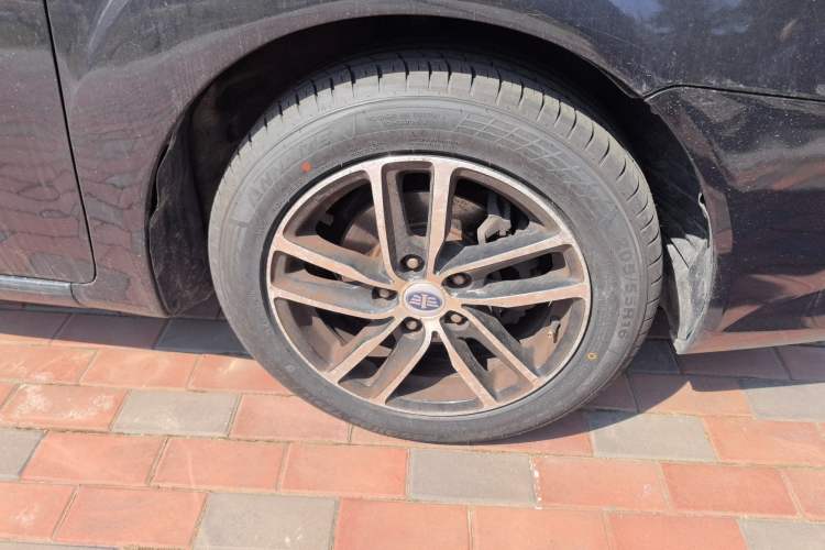 Used Bestune B50 2013 1.6L manual Comfort trim level Right Front Wheel Hub