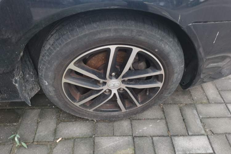 Used Bestune B50 2013 1.6L manual Comfort trim level Right Front Wheel Hub