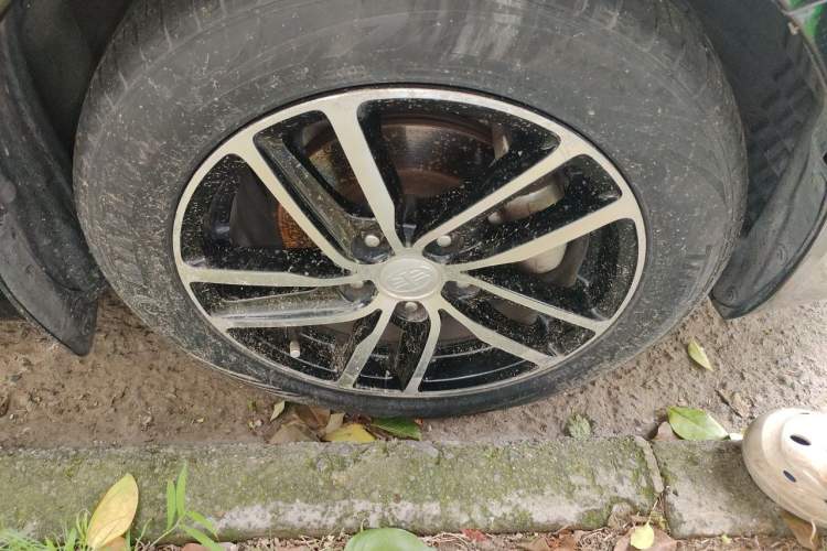 Used Bestune B50 2013 1.6L automatic luxury version Right Front Wheel Hub