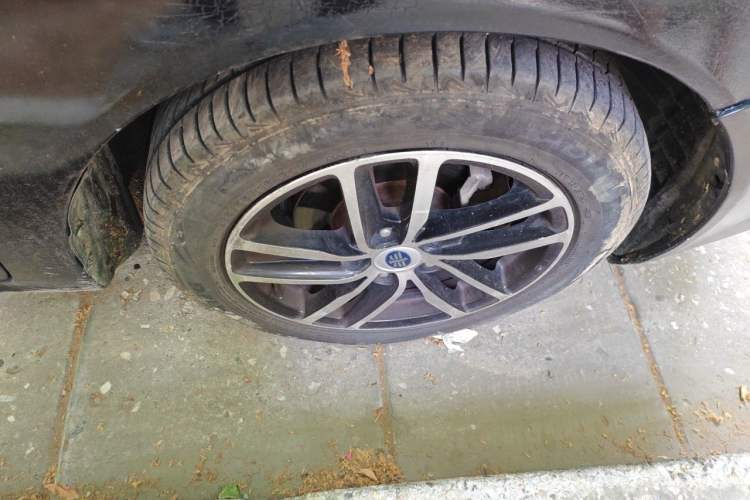Used Bestune B50 2013 1.6L manual luxury version Right Front Wheel Hub
