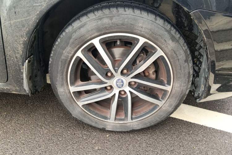 Used Bestune B50 2013 1.6L manual Comfort trim level Right Front Wheel Hub