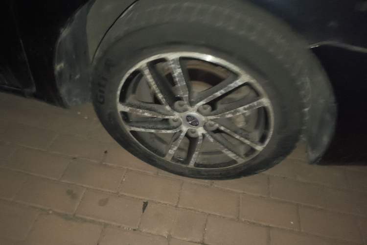Used Bestune B50 2013 1.6L automatic luxury version Right Front Wheel Hub
