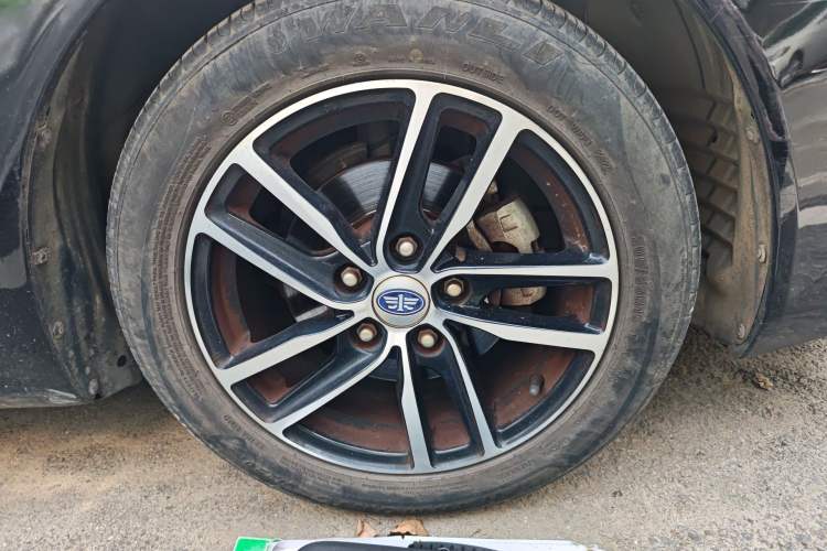Used Bestune B50 2013 1.6L automatic luxury version Right Front Wheel Hub