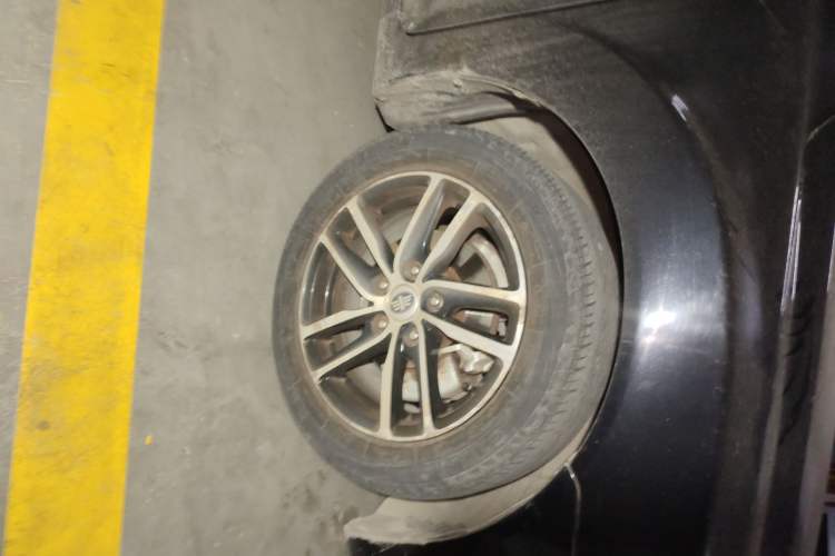 Used Bestune B50 2013 1.6L automatic luxury version Right Front Wheel Hub