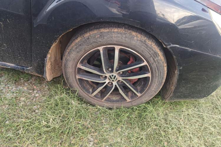 Used Bestune B50 2013 1.6L manual Comfort trim level Right Front Wheel Hub
