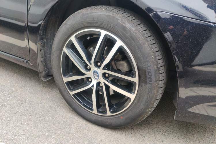Used Bestune B50 2013 1.6L automatic luxury version Right Front Wheel Hub