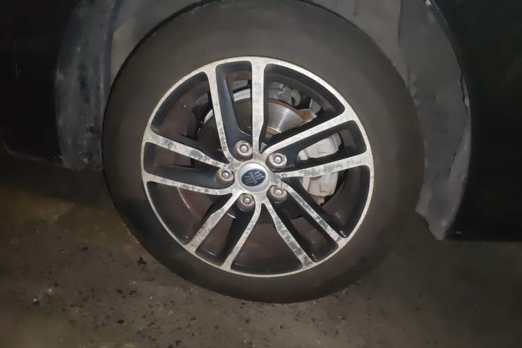 Used Bestune B50 2013 1.6L automatic luxury version Right Front Wheel Hub