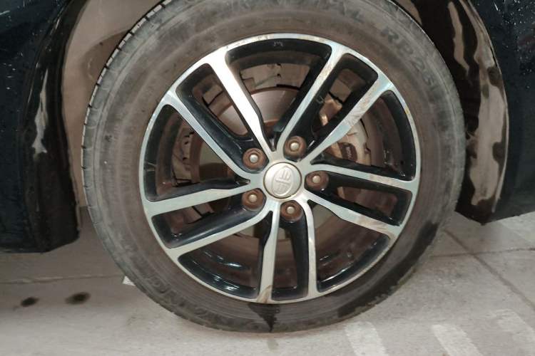 Used Bestune B50 2013 1.6L manual luxury version Right Front Wheel Hub