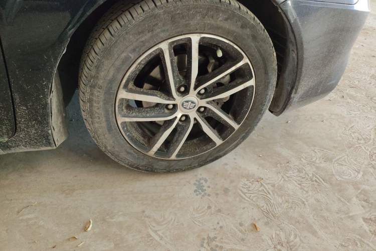 Used Bestune B50 2013 1.6L automatic luxury version Right Front Wheel Hub