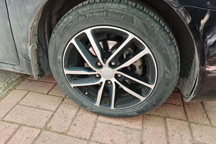Used Bestune B50 2013 1.6L manual Comfort trim level Right Front Wheel Hub