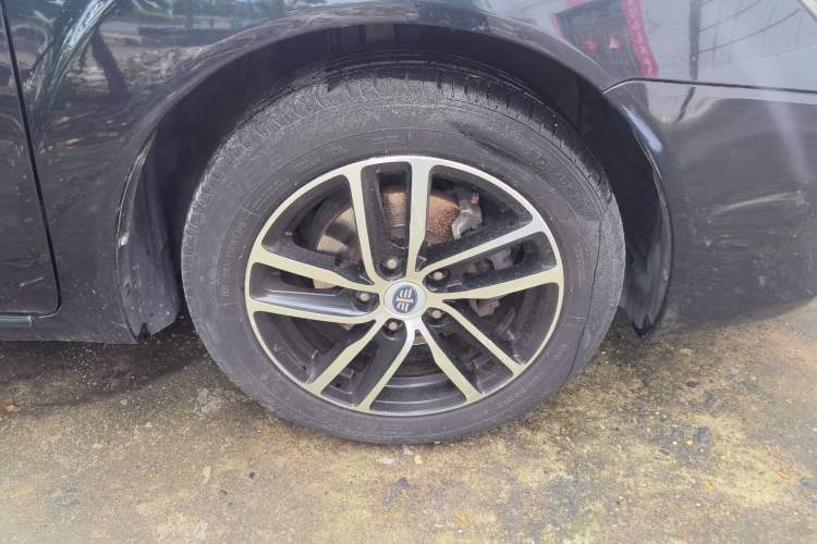 Used Bestune B50 2013 1.6L manual Comfort trim level Right Front Wheel Hub