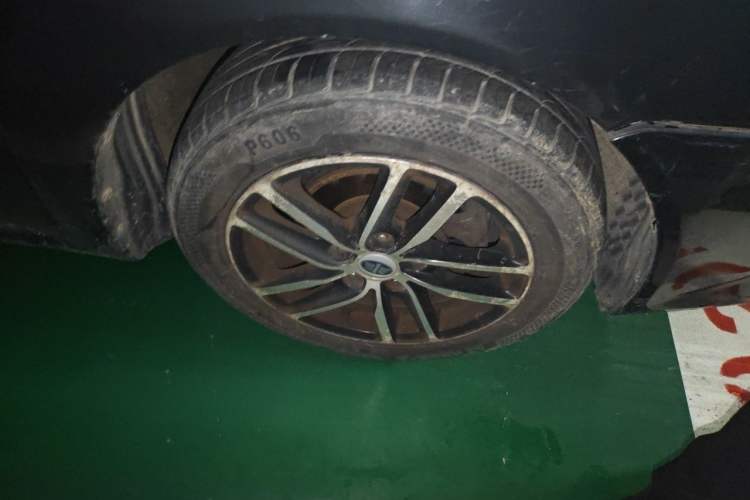 Used Bestune B50 2013 1.6L manual luxury version Right Front Wheel Hub