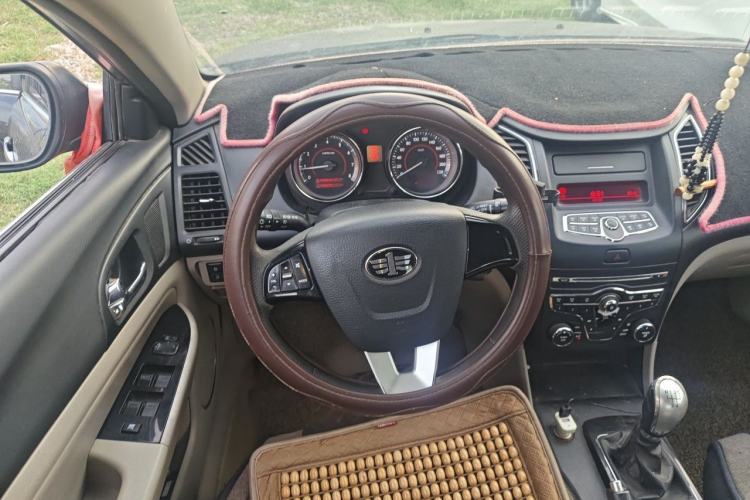 Used Bestune B50 2013 1.6L manual Comfort trim level Steering Wheel