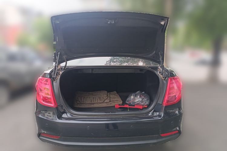 Used Bestune B50 2013 1.6L automatic luxury version Trunk