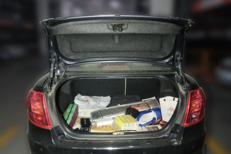 Used Bestune B50 2013 1.6L automatic luxury version Trunk