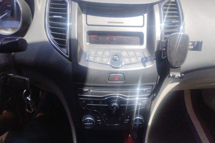 Used Bestune B50 2013 1.6L manual luxury version Audio And AC Panel