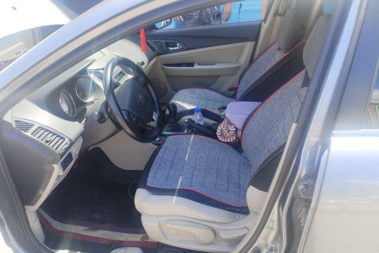 Used Bestune B50 2013 1.6L manual luxury version Left Front Seat