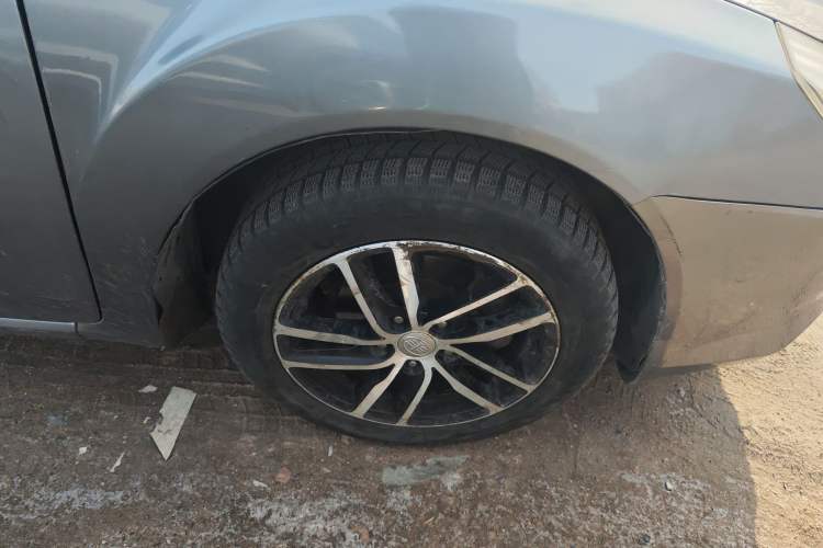 Used Bestune B50 2013 1.6L manual Comfort trim level Right Front Wheel Hub