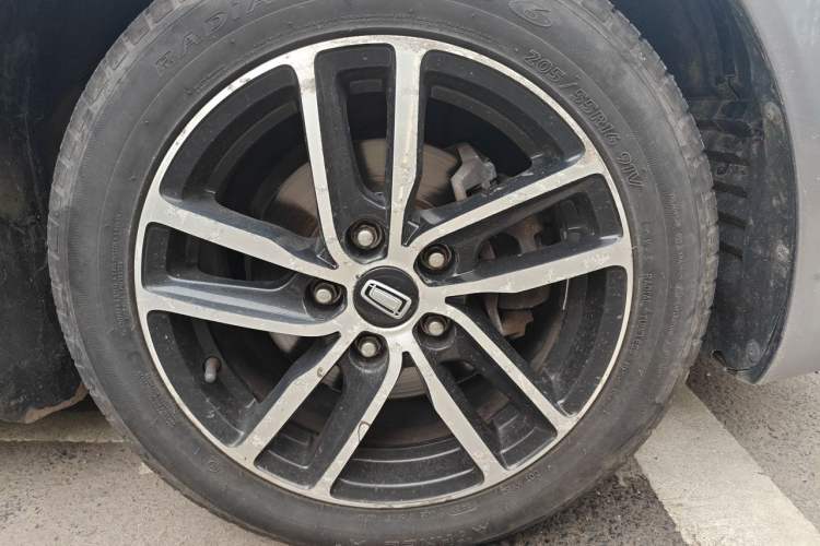 Used Bestune B50 2013 1.6L manual Comfort trim level Right Front Wheel Hub