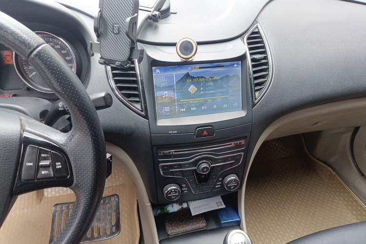 Used Bestune B50 2013 1.6L manual luxury version Audio And AC Panel