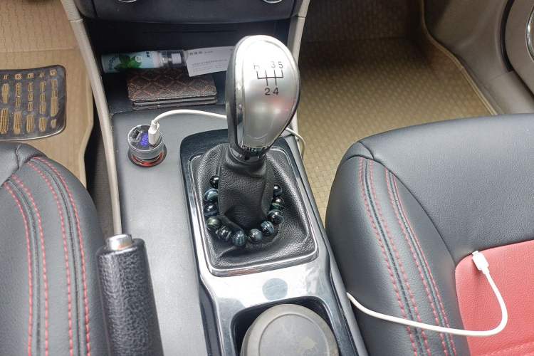 Used Bestune B50 2013 1.6L manual luxury version Gear Lever