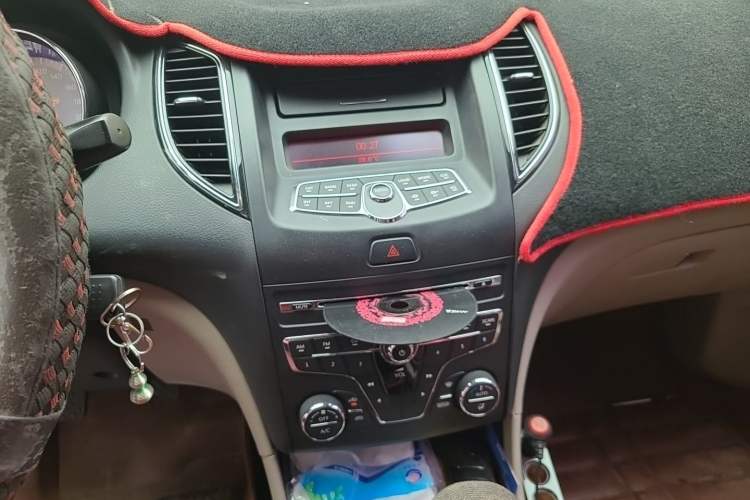 Used Bestune B50 2013 1.6L manual luxury version Audio And AC Panel