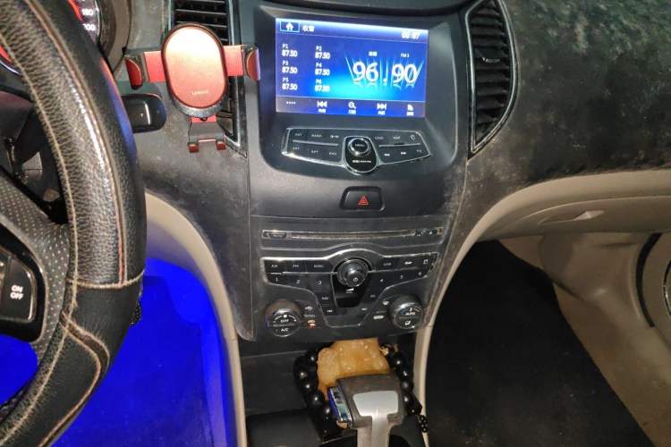 Used Bestune B50 2013 1.6L automatic luxury version Audio And AC Panel