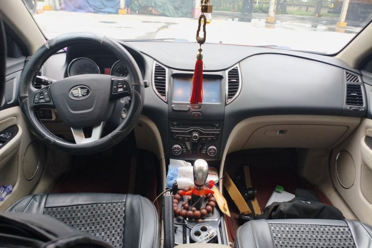 Used Bestune B50 2013 1.6L manual luxury version Center Console