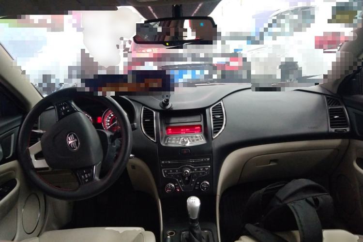 Used Bestune B50 2013 1.6L manual luxury version Center Console
