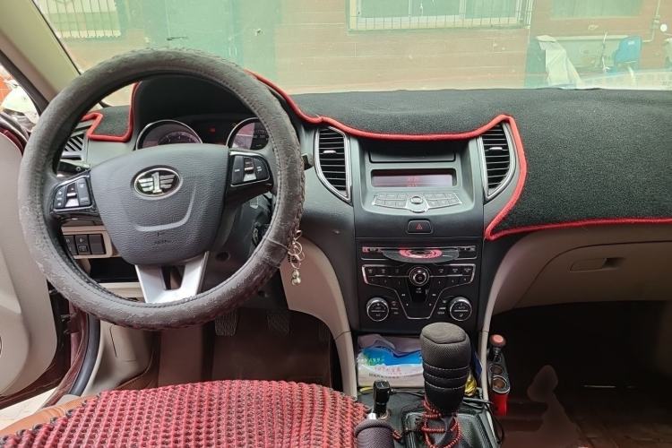 Used Bestune B50 2013 1.6L manual luxury version Center Console