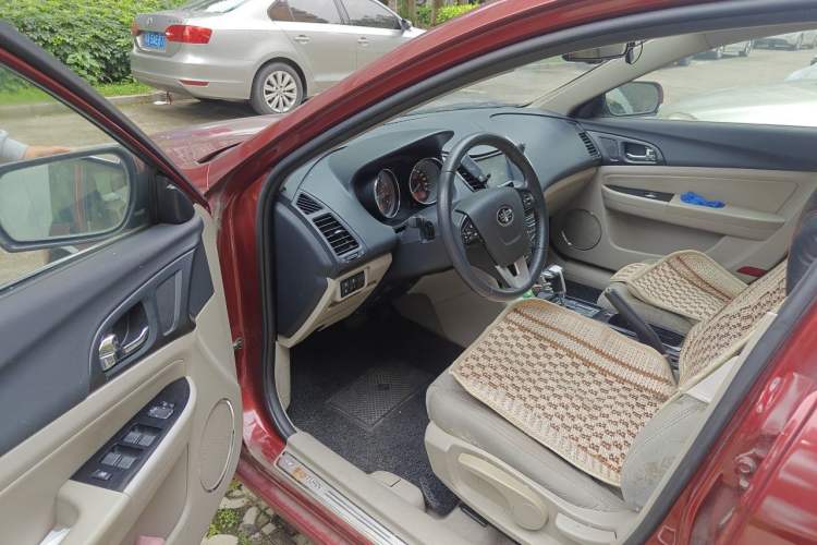 Used Bestune B50 2013 1.6L automatic luxury version Driver Seat