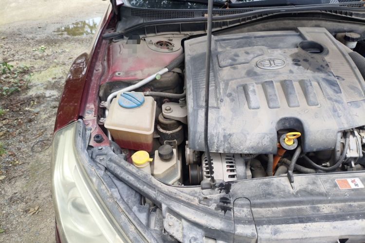 Used Bestune B50 2013 1.6L automatic luxury version Engine Bay Right