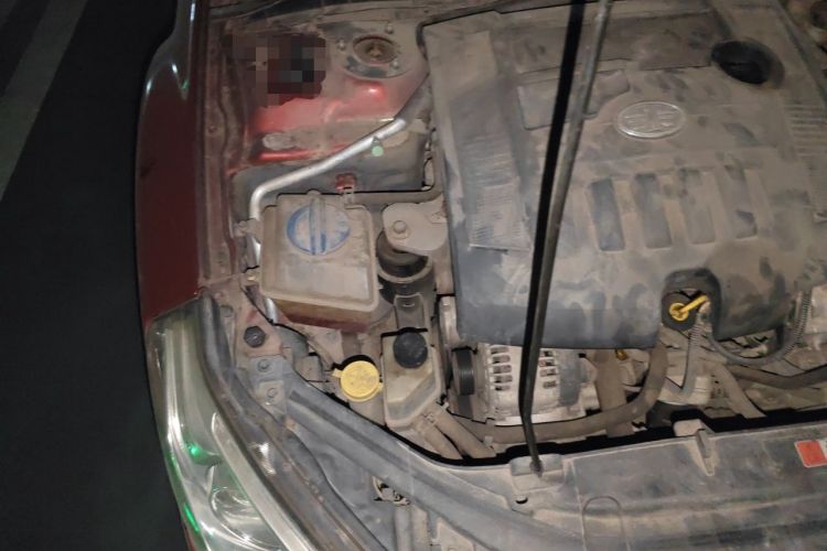 Used Bestune B50 2013 1.6L automatic luxury version Engine Bay Right