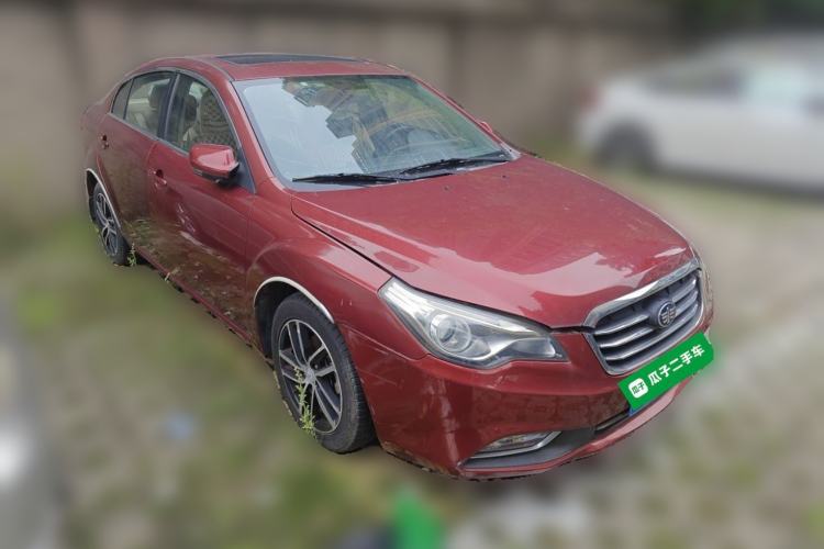 Used Bestune B50 2013 1.6L automatic luxury version Front Right 45 Deg
