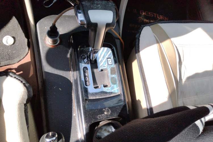 Used Bestune B50 2013 1.6L automatic luxury version Gear Lever