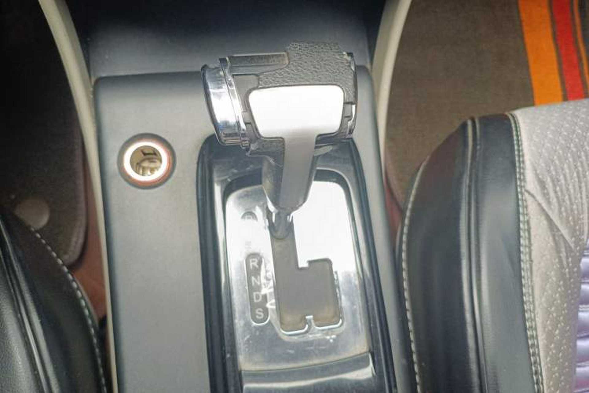 Used Bestune B50 2013 1.6L automatic luxury version Gear Lever