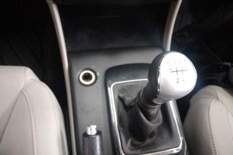 Used Bestune B50 2013 1.6L manual luxury version Gear Lever
