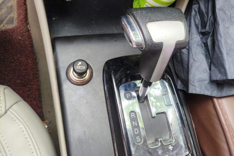 Used Bestune B50 2013 1.6L automatic luxury version Gear Lever