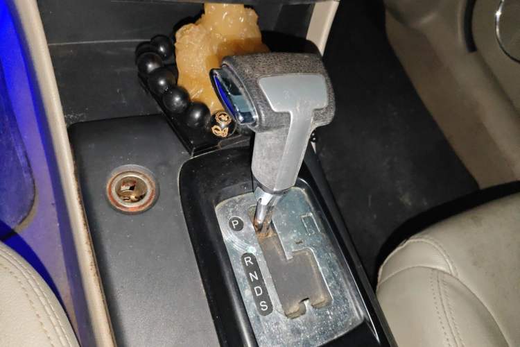 Used Bestune B50 2013 1.6L automatic luxury version Gear Lever