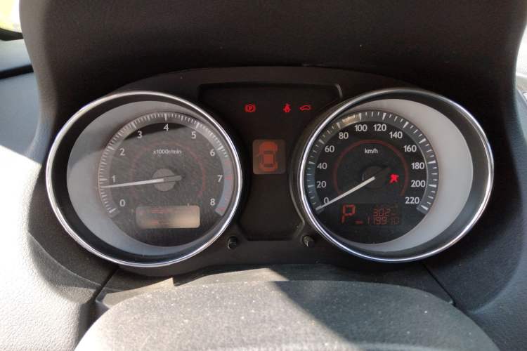 Used Bestune B50 2013 1.6L automatic luxury version Instrument Cluster