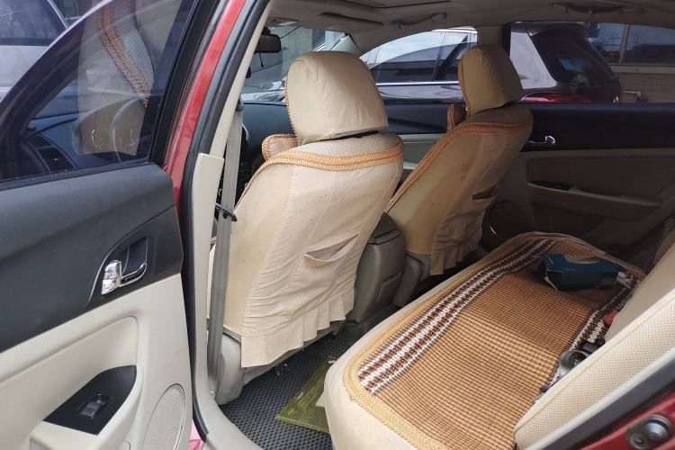 Used Bestune B50 2013 1.6L automatic luxury version Interior 1