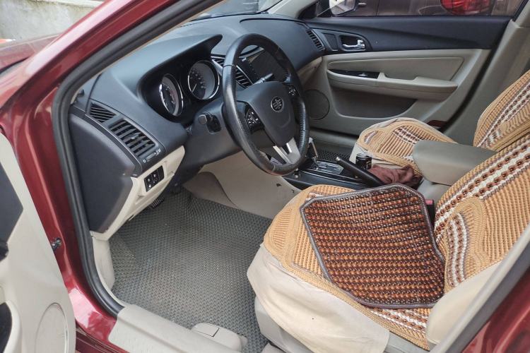 Used Bestune B50 2013 1.6L automatic luxury version Interior 2
